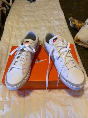 Nike women's court shoes worn once! Size 8